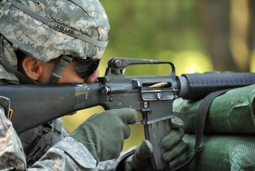 By U.S. Army Europe Images from Heidelberg, Germany - 1st Lt. Keller Fires M16, CC BY 2.0, https://commons.wikimedia.org/w/index.php?curid=29781229