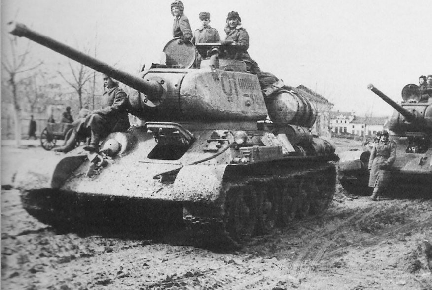 By fotoreporter sovietico sconosciuto - scan da 'Soviet tanks in combat 1941-1945' di S.Zaloga,J.Kinnear,A.Aksenov e A.Koshchavtsev; Concord publ. 1997., Public Domain, https://commons.wikimedia.org/w/index.php?curid=7906146