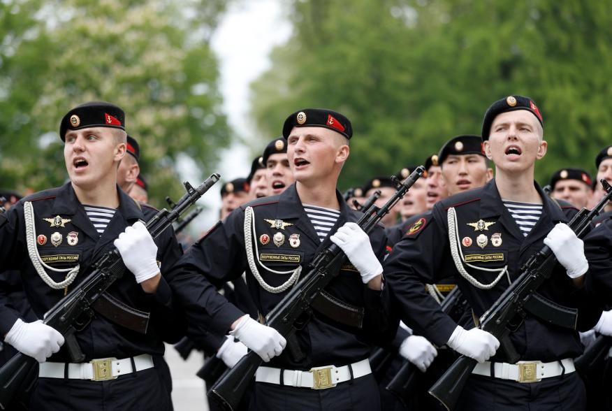 https://pictures.reuters.com/archive/RUSSIA-NAVY-PARADE-RC170918BB00.html