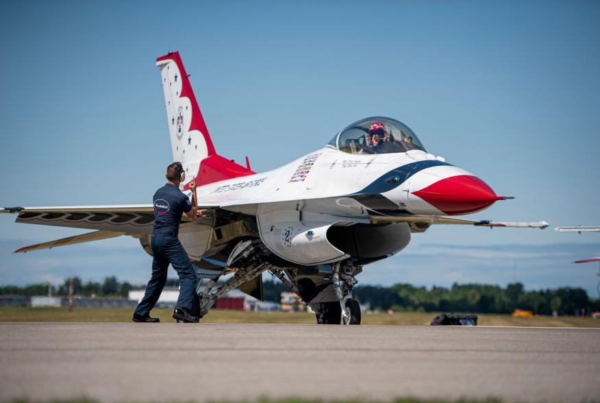 https://www.dvidshub.net/image/5704302/thunderbirds-rock-rochester