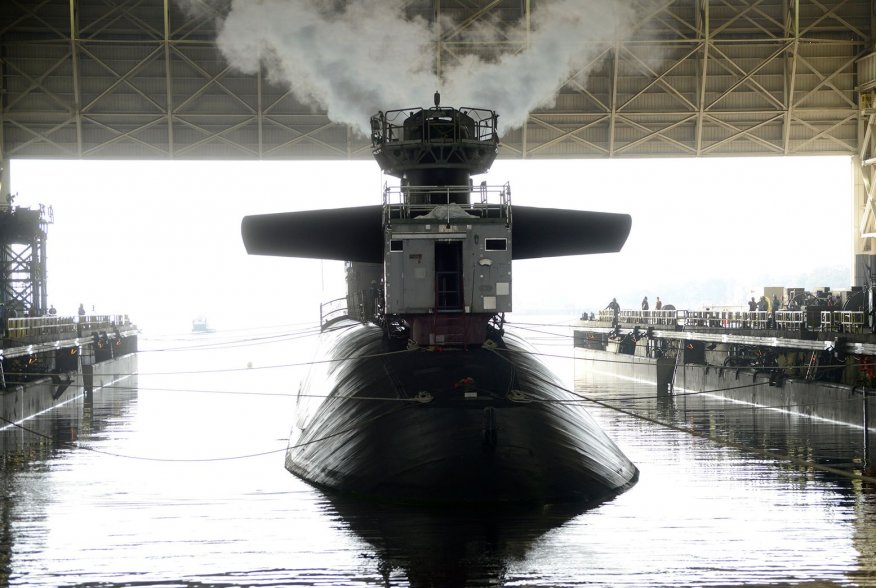 https://www.dvidshub.net/image/5674577/uss-tennessee-ssbn-734-blue-arrives-trf-dry-dock