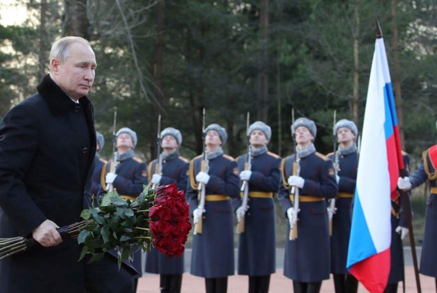  https://pictures.reuters.com/archive/WW2-ANNIVERSARY-LENINGRAD-PUTIN-RC2DIE9N80RG.html 