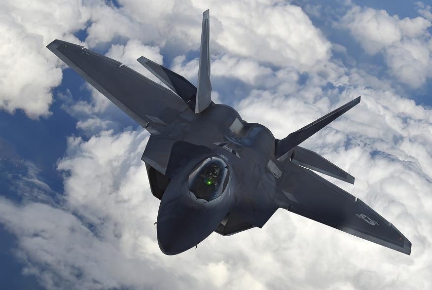 A U.S. F-22 Raptor fighter flies over European airspace during a flight to Britain from Mihail Kogalniceanu air base in Romania April 25, 2016. REUTERS/Toby Melville