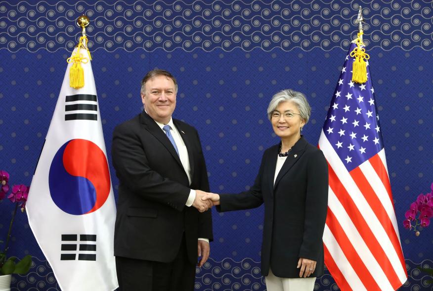 U.S. Secretary of State Mike Pompeo shakes hands with South Korean Foreign Minister Kang Kyung-wha during their meeting at the Foreign Ministry in Seoul, South Korea June 14, 2018. Chung Sung-Jun/Pool via REUTERS *** Local Caption *** Mike Pompeo; Kang Ky