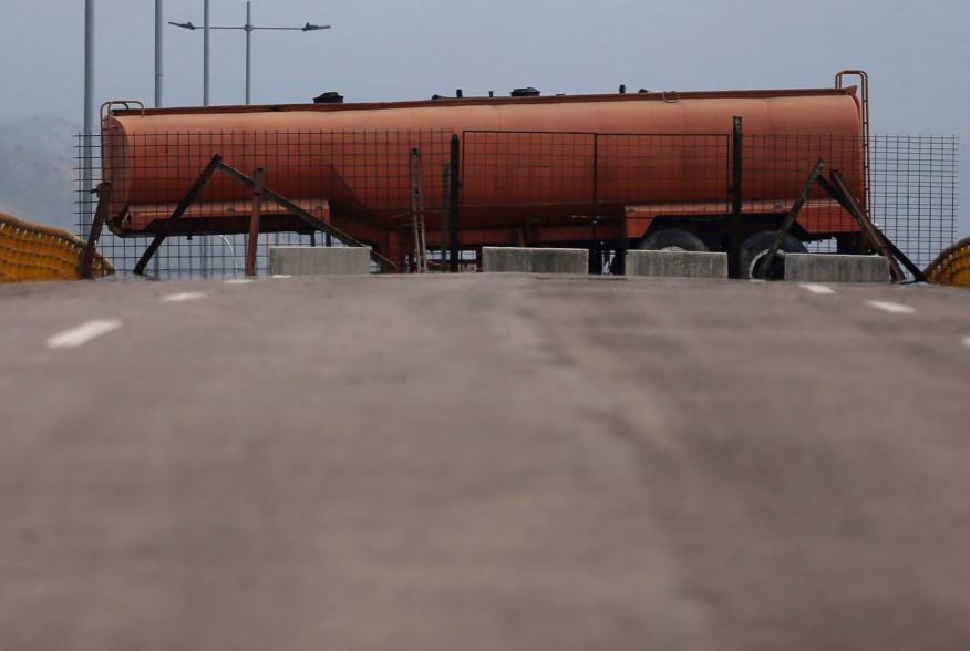 Fuel tank blocks the vehicular passage on Tienditas cross-border bridge between Colombia and Venezuela, in Cucuta, Colombia, February 6, 2019. REUTERS/Luisa Gonzalez