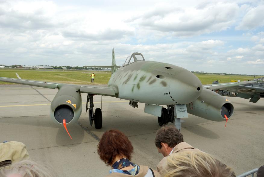 Nachbau der Messerschmitt 262, des ersten in Serie gebautem strahlgetriebenen Jagdflugzeuges. Foto von Oliver Thiele (o.thiele@gmx.net), Mai 2006