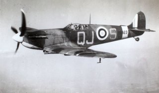 https://upload.wikimedia.org/wikipedia/commons/0/02/15_Supermarine_Spitfire_R6923%2C_QJ-S_%2815836050395%29.jpg