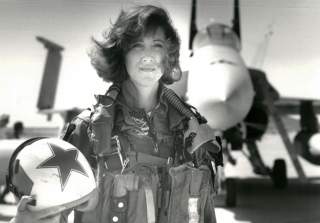 https://en.wikipedia.org/wiki/Tammie_Jo_Shults#/media/File:Tammy_Jo_Shults.jpg