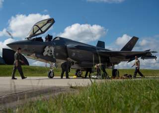 https://www.dvidshub.net/image/5470107/f-35s-arrive-spangdahlem