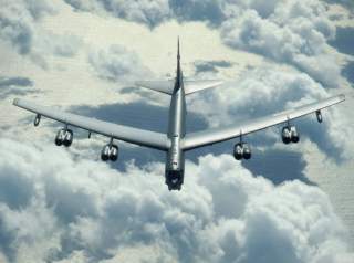 https://www.dvidshub.net/image/5578378/usaf-f-22-b-52-refueled-during-exercise-talisman-sabre-19