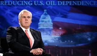 Frederick Smith, Chairman and CEO of FedEx Corporation, listens to remarks at a news conference held by members of the Energy Security Leadership Council in Washington December 13, 2006. REUTERS/Kevin Lamarque