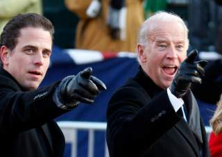 U.S. Vice President Joe Biden (R) points to some faces in the crowd with his son Hunter as they walk down Pennsylvania Avenue following the inauguration ceremony of President Barack Obama in Washington, January 20, 2009. REUTERS/Carlos Barria