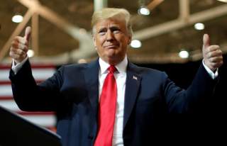 FILE PHOTO: U.S. President Donald Trump gives two thumbs up to the crowd during a campaign rally on the eve of the U.S. mid-term elections in Cleveland, Ohio., U.S., November 5, 2018. REUTERS/Carlos Barria - RC112DDE3390/File Photo