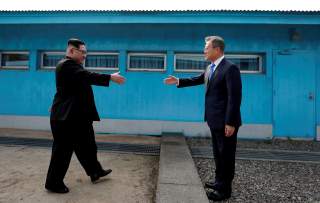 South Korean President Moon Jae-in and North Korean leader Kim Jong Un shake hands at the truce village of Panmunjom inside the demilitarized zone separating the two Koreas, South Korea, April 27, 2018. Korea Summit Press Pool/Pool via Reuters SEARCH 