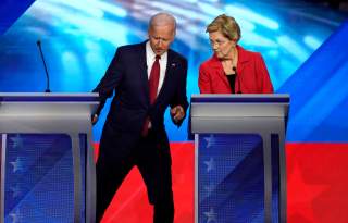 Former Vice President Joe Biden talks with Senator Elizabeth Warren during a break at the 2020 Democratic U.S. presidential debate in Houston, Texas, U.S. September 12, 2019. REUTERS/Mike Blake