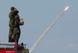 Russian servicemen watch the launch of the S-300 air defence system missile during the International Army Games 2016 at the Ashuluk military polygon outside Astrakhan, Russia, August 7, 2016. REUTERS/Maxim Shemetov