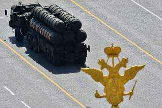 Russian S-400 Triumph/SA-21 Growler medium-range and long-range surface-to-air missile systems drive during the Victory Day parade at Red Square in Moscow, Russia, May 9, 2015. Russia marks the 70th anniversary of the end of World War Two in Europe on Sat