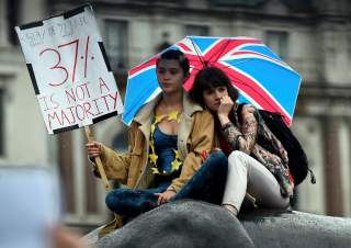 Demonstrators take part in a protest aimed at showing London's solidarity with the European Union following the recent EU referendum, inTrafalgar Square, central London, Britain June 28, 2016. REUTERS/Dylan Martinez TPX IMAGES OF THE DAY