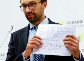 Ukrainian lawmaker Serhiy Leshchenko displays papers from secret ledgers belonging to Party of Regions of former Ukraine's President Viktor Yanukovich during a news conference in Kiev, Ukraine, August 19, 2016. REUTERS/Valentyn Ogirenko