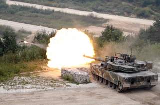 A South Korean army artillery tank fires during a live fire exercise ahead of the Defense Expo Korea 2016 near the demilitarized zone separating the two Koreas in Pocheon, South Korea, September 6, 2016. REUTERS/Kim Hong-Ji