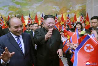 North Korean leader Kim Jong Un and Vietnam's Prime Minister Nguyen Xuan Phuc are welcomed by people in Hanoi, Vietnam March 1, 2019 in this photo released by North Korea's Korean Central News Agency (KCNA) on March 2, 2019. KCNA via REUTERS ATTENTION EDI