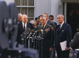 By Wolfe, Frank, White House photographer, Photographer (NARA record: 8466729) - U.S. National Archives and Records Administration, Public Domain, https://commons.wikimedia.org/w/index.php?curid=16738251