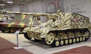 By Alan Wilson from Stilton, Peterborough, Cambs, UK - Nashorn ‘131 red’ – Patriot Museum, Kubinka, CC BY-SA 2.0, https://commons.wikimedia.org/w/index.php?curid=63970280