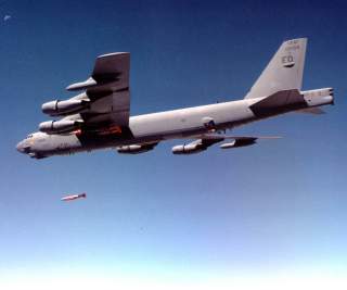 https://commons.wikimedia.org/wiki/File:B-52.jpg