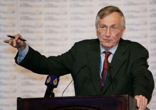 Journalist Seymour Hersh speaks at Al Jazeera Forum 