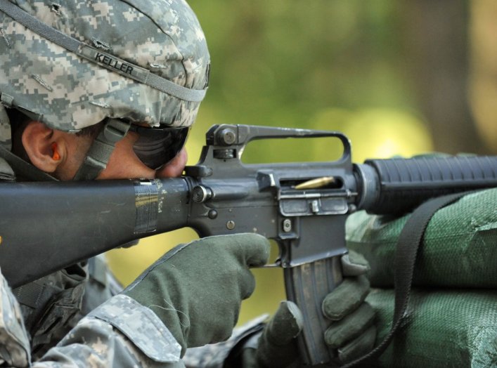 By U.S. Army Europe Images from Heidelberg, Germany - 1st Lt. Keller Fires M16, CC BY 2.0, https://commons.wikimedia.org/w/index.php?curid=29781229