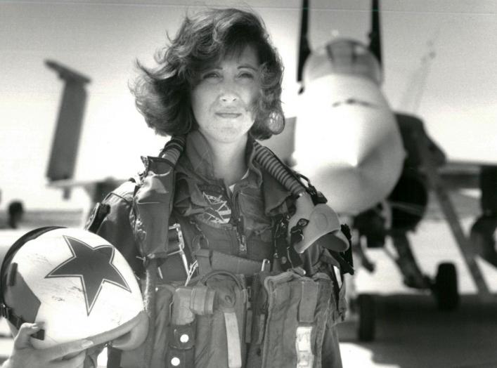 https://en.wikipedia.org/wiki/Tammie_Jo_Shults#/media/File:Tammy_Jo_Shults.jpg