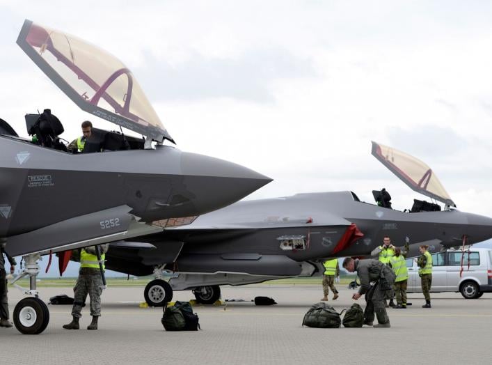 https://www.dvidshub.net/image/5514689/norwegian-f-35-maintainers-turn-american-jets-historic-first-visit