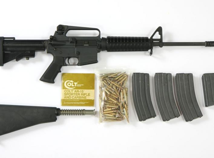 https://upload.wikimedia.org/wikipedia/commons/7/78/Colt_AR-15_Sporter_Lightweight_rifle_-_set_%288378298853%29.jpg