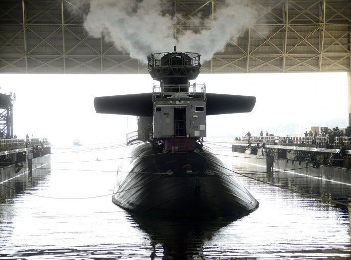 https://www.dvidshub.net/image/5674577/uss-tennessee-ssbn-734-blue-arrives-trf-dry-dock