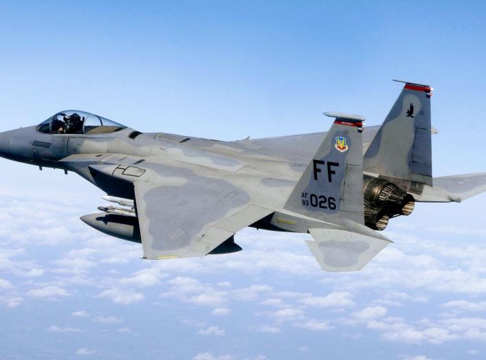 https://upload.wikimedia.org/wikipedia/commons/e/e6/F-15%2C_71st_Fighter_Squadron%2C_in_flight.JPG