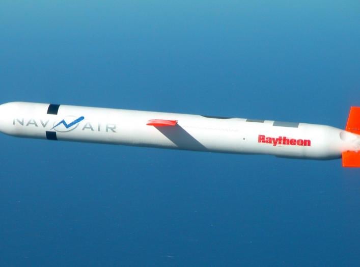 https://upload.wikimedia.org/wikipedia/commons/e/e8/Tomahawk_Block_IV_cruise_missile_-crop.jpg