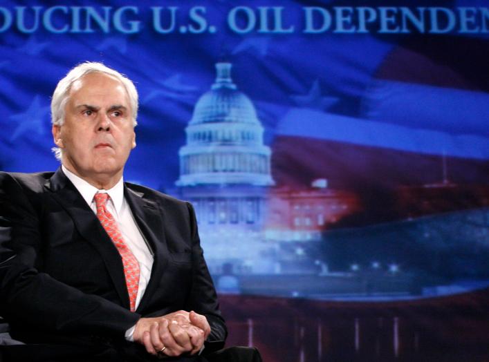 Frederick Smith, Chairman and CEO of FedEx Corporation, listens to remarks at a news conference held by members of the Energy Security Leadership Council in Washington December 13, 2006. REUTERS/Kevin Lamarque