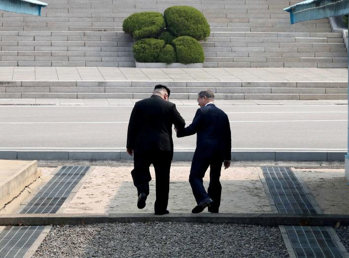 South Korean President Moon Jae-in and North Korean leader Kim Jong Un meet in the truce village of Panmunjom inside the demilitarized zone separating the two Koreas, South Korea, April 27, 2018. Korea Summit Press Pool/Pool via Reuter