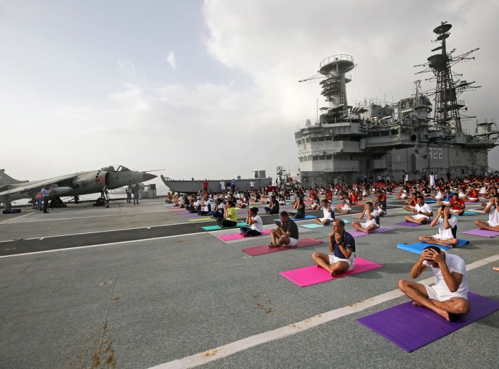  https://pictures.reuters.com/archive/YOGA-DAY-INDIA-RC171B5A7D00.html 