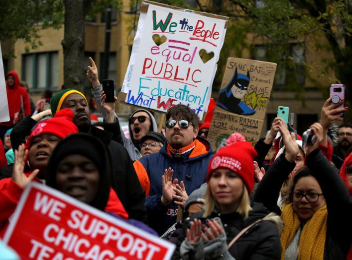 Striking teachers on picket cheer Democratic presidential candidate Senator Elizabeth Warren in Chicago, U.S. October 22, 2019. REUTERS/Joshua Lott