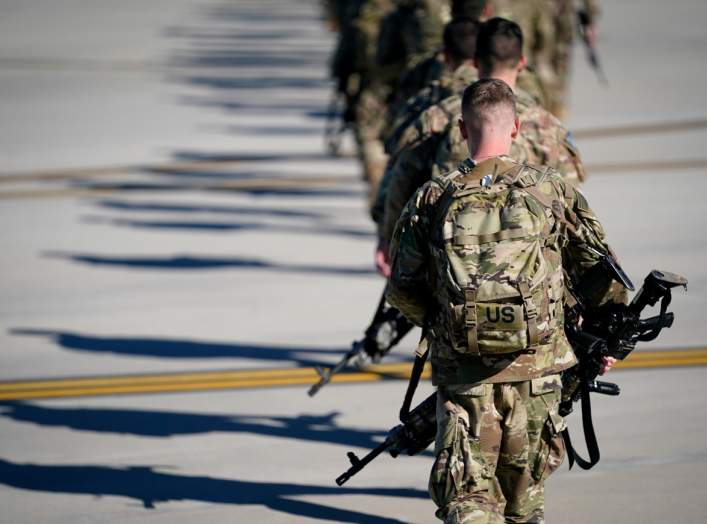 U.S. Army paratroopers assigned to the 1st Brigade Combat Team, 82nd Airborne Division, walk toward an awaiting aircraft prior to departing for the Middle East from Fort Bragg, North Carolina, U.S. January 5, 2020. REUTERS/Bryan Woolston/File Photo