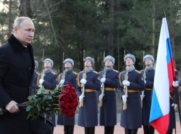  https://pictures.reuters.com/archive/WW2-ANNIVERSARY-LENINGRAD-PUTIN-RC2DIE9N80RG.html 