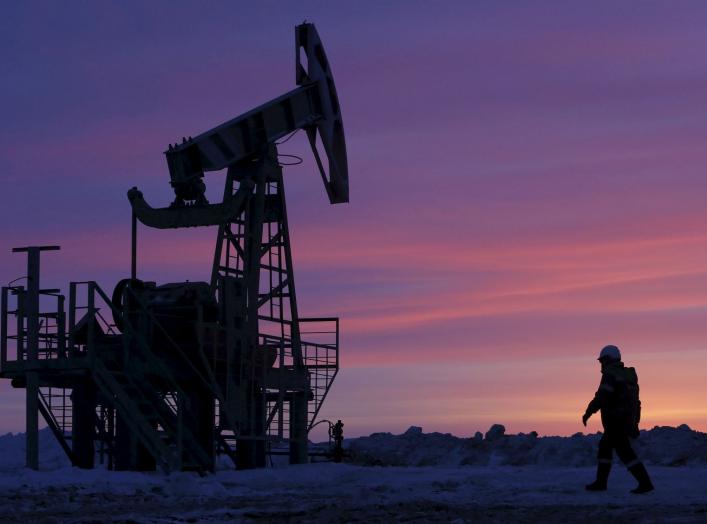 A worker at an oil field owned by Bashneft, Bashkortostan, Russia, January 28, 2015. REUTERS/Sergei Karpukhin/File Photo