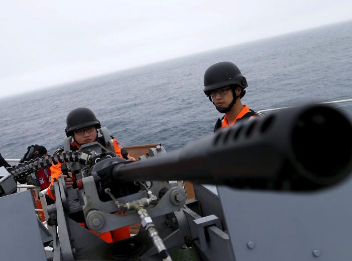 Taiwanese Coast Guard Administration guard demonstrate a machine gun on the docks of the 3000-ton "Ilan" patrol ship at East China Sea, near Pengjia Islet, the northern most island controlled by Taiwan, April 9, 2016. REUTERS/Tyrone Siu