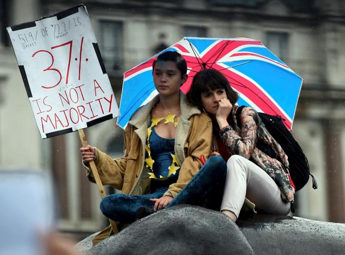 Demonstrators take part in a protest aimed at showing London's solidarity with the European Union following the recent EU referendum, inTrafalgar Square, central London, Britain June 28, 2016. REUTERS/Dylan Martinez TPX IMAGES OF THE DAY