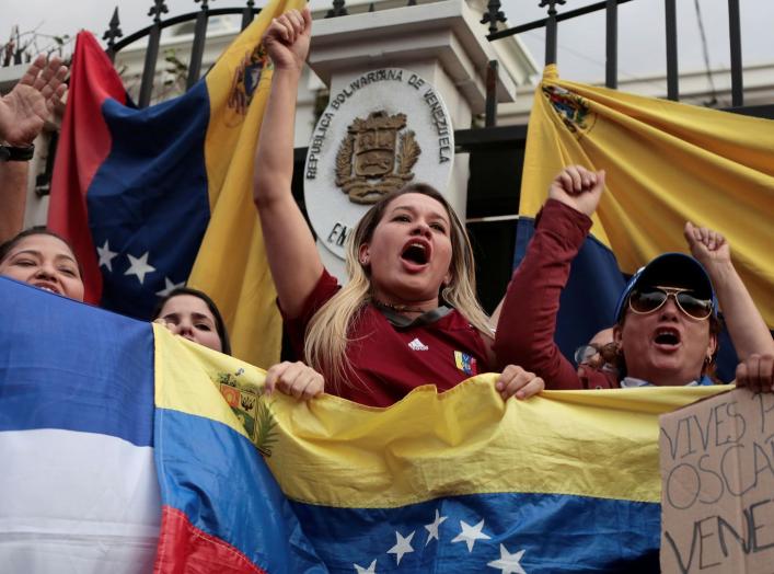 Venezuelans living in Costa Rica protest against Venezuelan President Nicolas Maduro's government in front of the embassy of Venezuela in San Jose, April 30, 2019. REUTERS/Juan Carlos Ulate