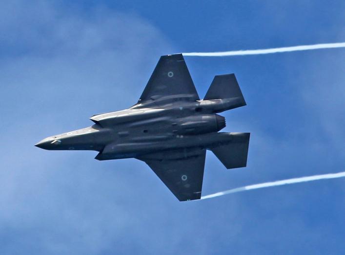 https://upload.wikimedia.org/wikipedia/commons/9/9d/F-35I_-_Air_Force_Fly_By_on_Tel_Aviv_Beach_2019_IMG_3745.JPG