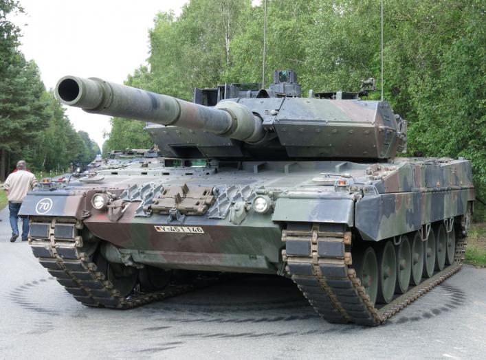 https://upload.wikimedia.org/wikipedia/commons/5/5d/Leopard_2_A7.JPG