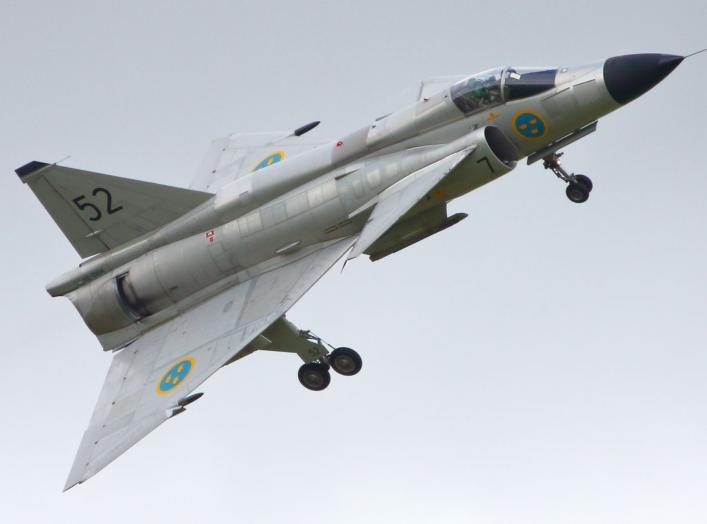 https://upload.wikimedia.org/wikipedia/commons/2/2a/Saab_AJS_37_Viggen_7274.jpg