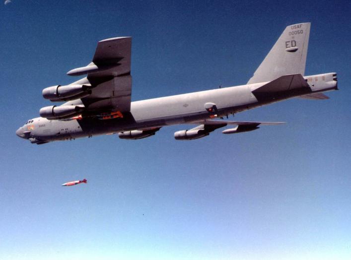 https://commons.wikimedia.org/wiki/File:B-52.jpg